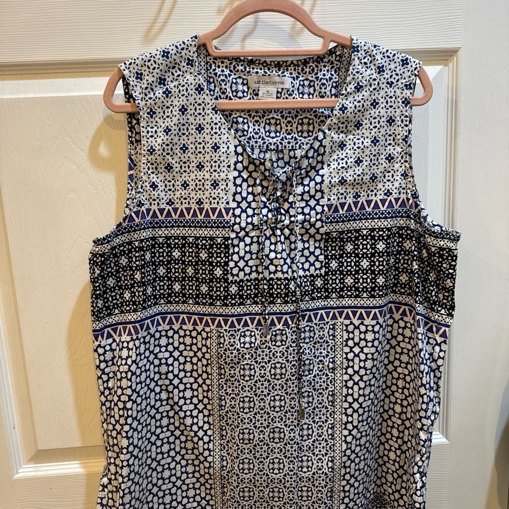 Black and White Sleeveless V-Neck Blouse with Tie Front and Mandarin Collar